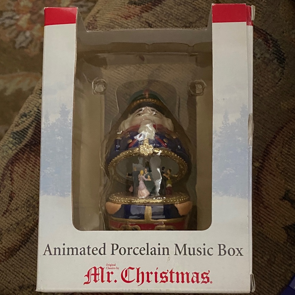Animated Porcelain Music Box Mr Christmas Nutcracker NIB